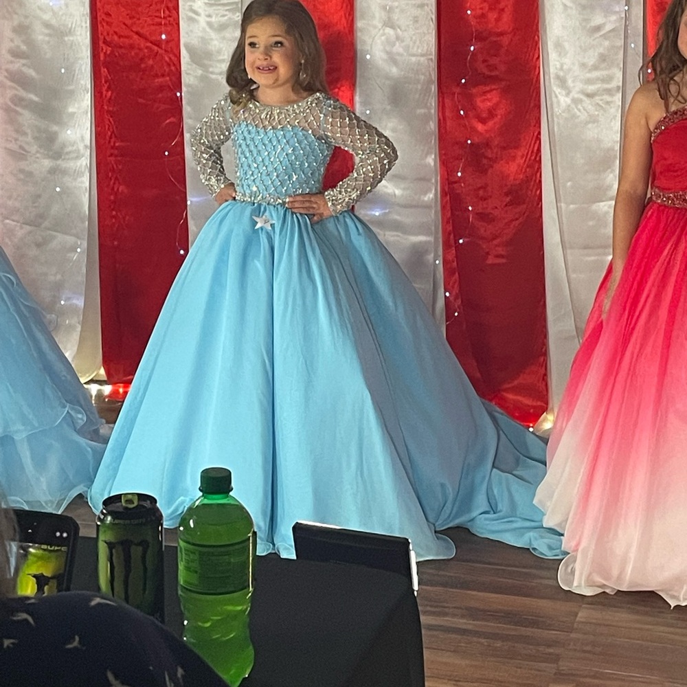 Johnathan Kayne size 8 pageant dress. Excellent condition. Only worn twice